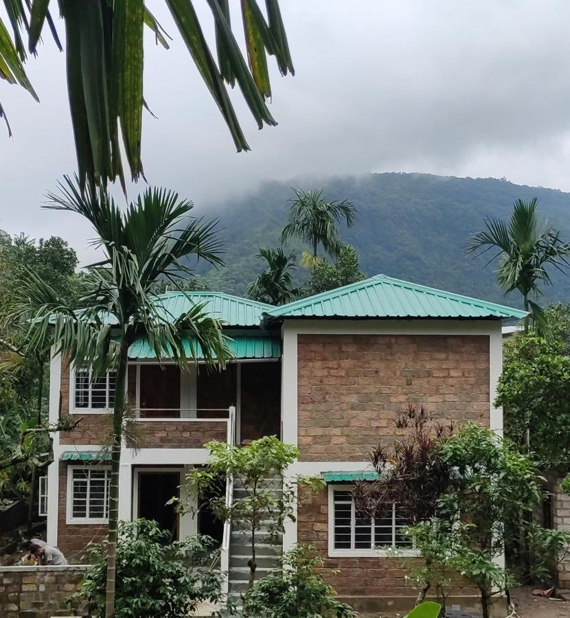 The Rustic Cottage - Homestay Черапунджи Екстериор снимка